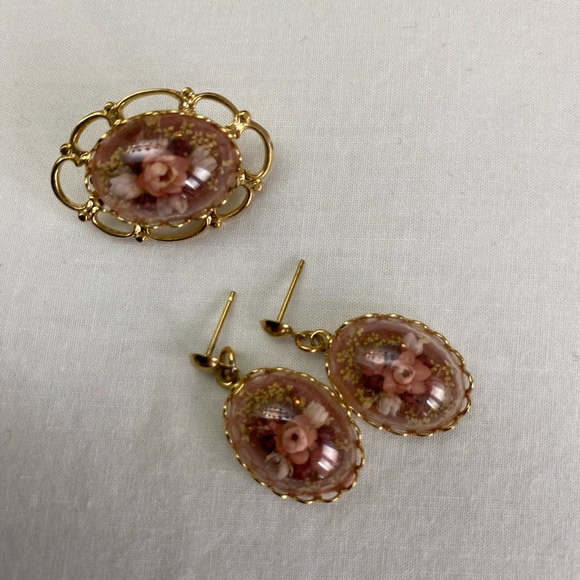 Dry flowered earrings and pin. - Picture 2 of 5